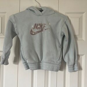 ❄️❄️HOST PICK❄️❄️Nike Hoodie Size 6X🥰🥰